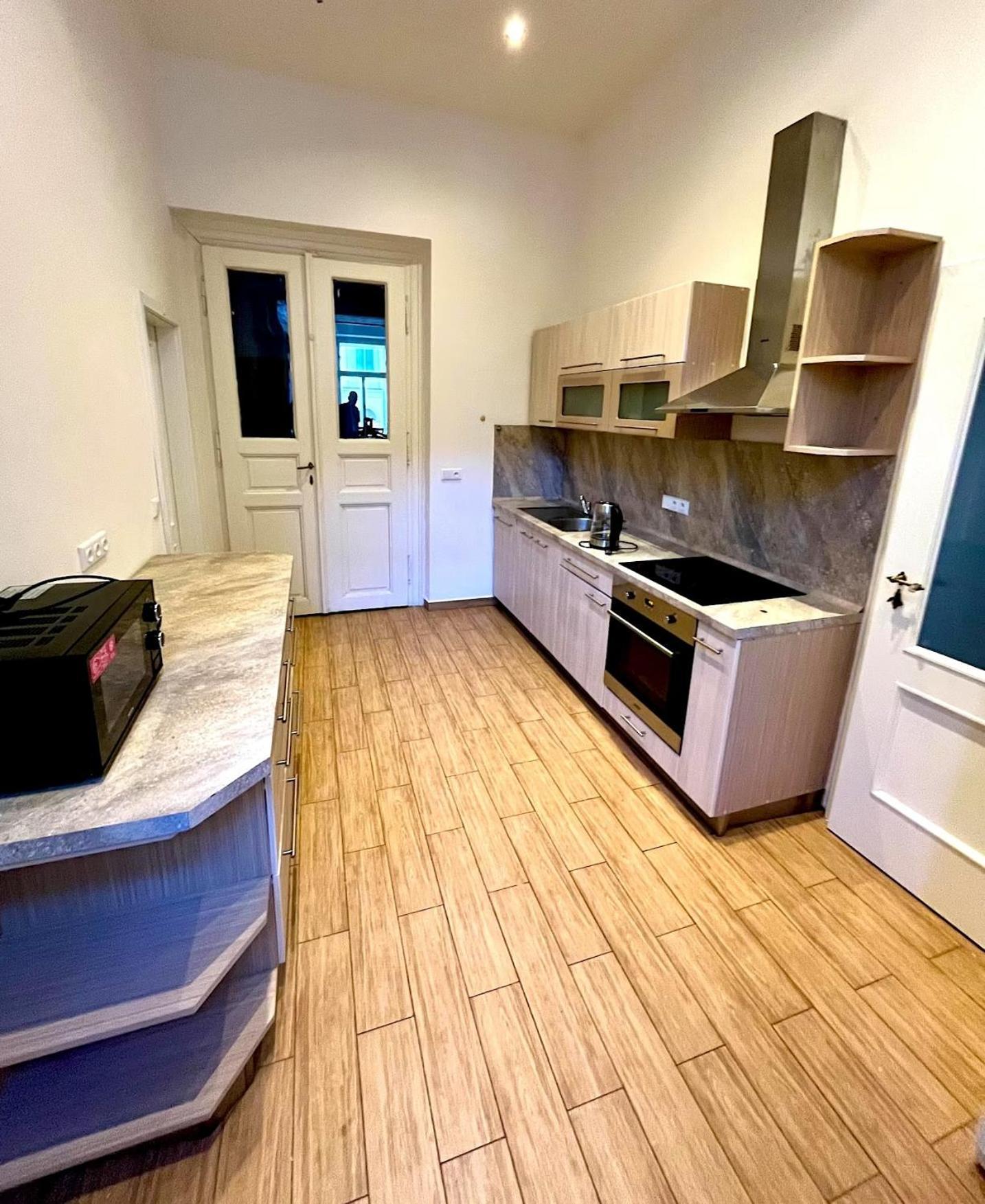 Valentine'S National Museum Apartments Прага Экстерьер фото